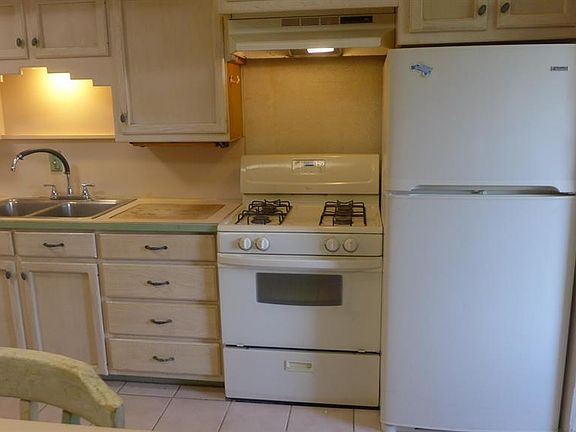 4th image of 14227 Dennis Ln