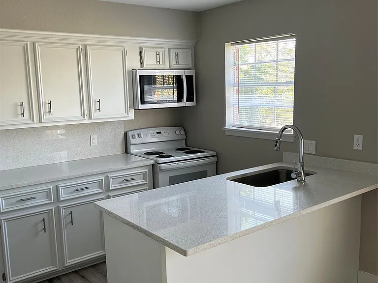 511 Commerce St — Photo 2