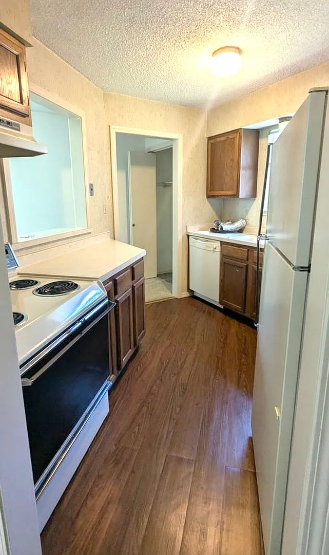 Eastgate 1705 — Photo 1