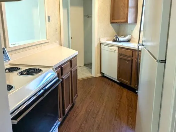Eastgate 1701, 1701 E 24th Ave #2, Hutchinson, KS 67502