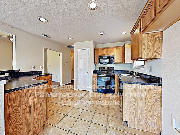 4th image of 1306 Columbia Dr
