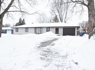 2281 Navajo Rd, North Saint Paul, MN 55109