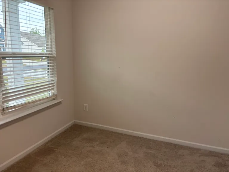 115 Marion Dr — Photo 11