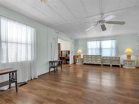 5th image of 568 Hogan DR