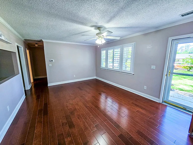 603 Huguenin Dr — Photo 8