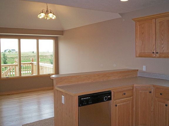 stainless steel appliances, breakfast bar, pantry