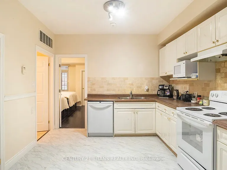 2931 Bur Oak Ave S #MAIN — Photo 5