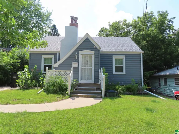 3019 Summit St, Sioux City, IA 51104