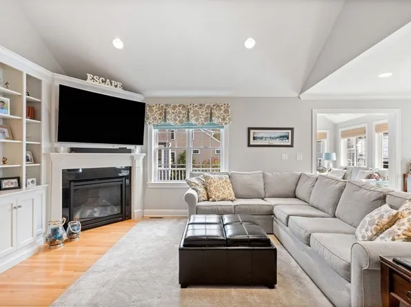 45 Clubhouse Dr #45, South Weymouth, MA 02190