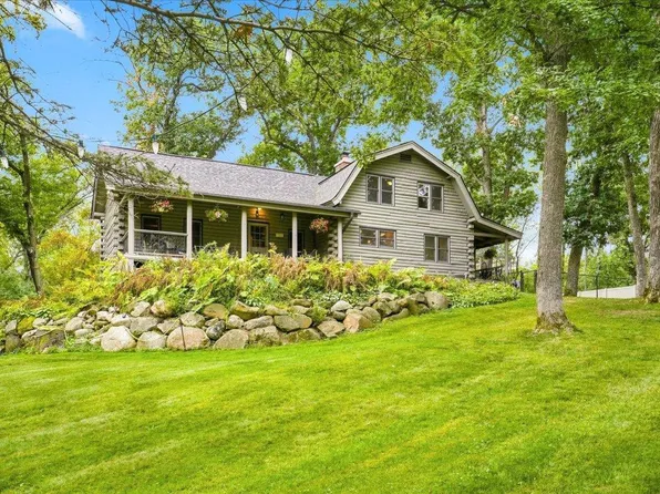 136 County Rd E, Houlton, WI 54082