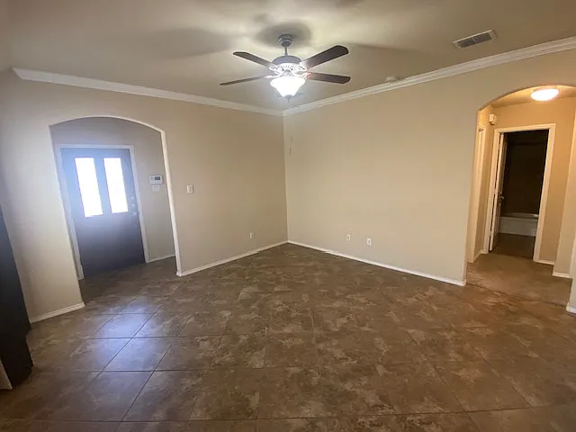 3 bed, 1380 sqft, $1,900 — Photo 3
