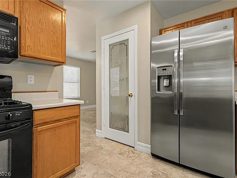 1208 Swanbrooke Dr — Photo 16