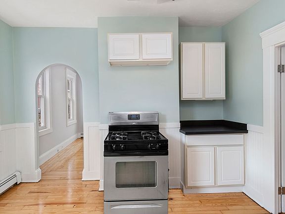 5th image of 78 Courtland St Floor 1
