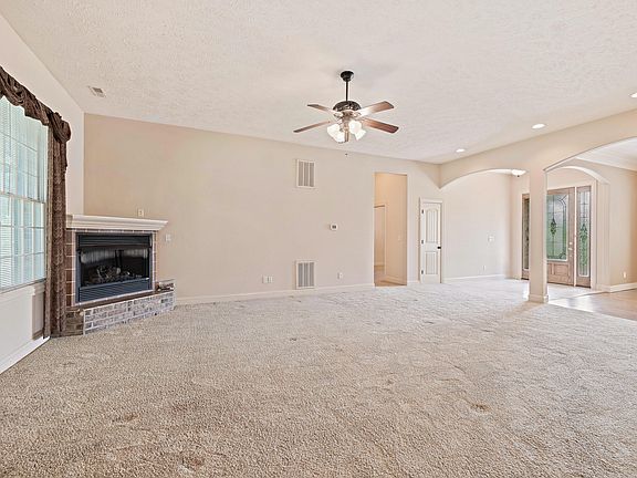 4th image of 109 Cottonwood Cir