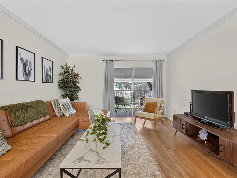 3812 N Oak Dr #M-32 — Photo 11