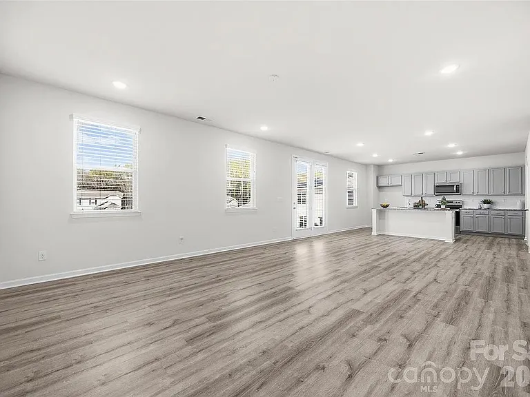 7024 Maple Run Cir — Photo 38