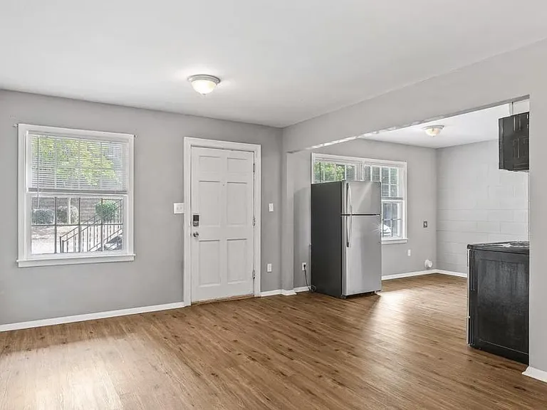 125 Honeysuckle Ln — Photo 8