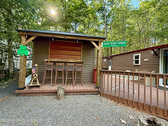 3rd image of 132 Rainbow Dr