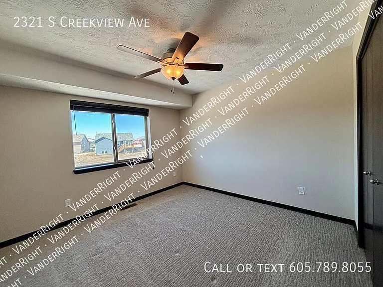 2321 S Creekview Ave — Photo 5