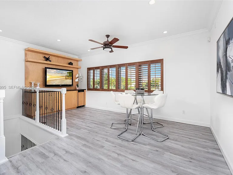 472 Sunset Dr — Photo 18
