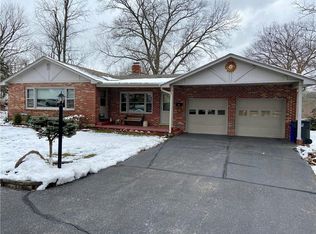 56 N Country Club Rd, Decatur, IL 62521