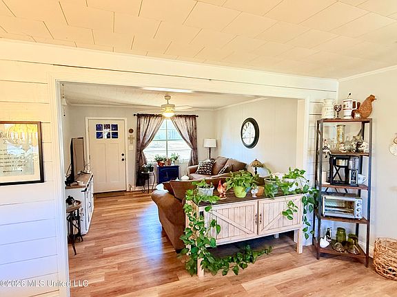 3rd image of 740 Robinson Rd