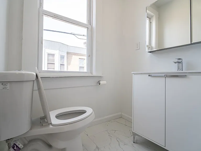 2410 Wharton St — Photo 12