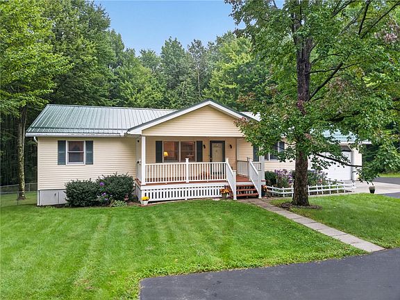 3rd image of 4931 Devlen Rd