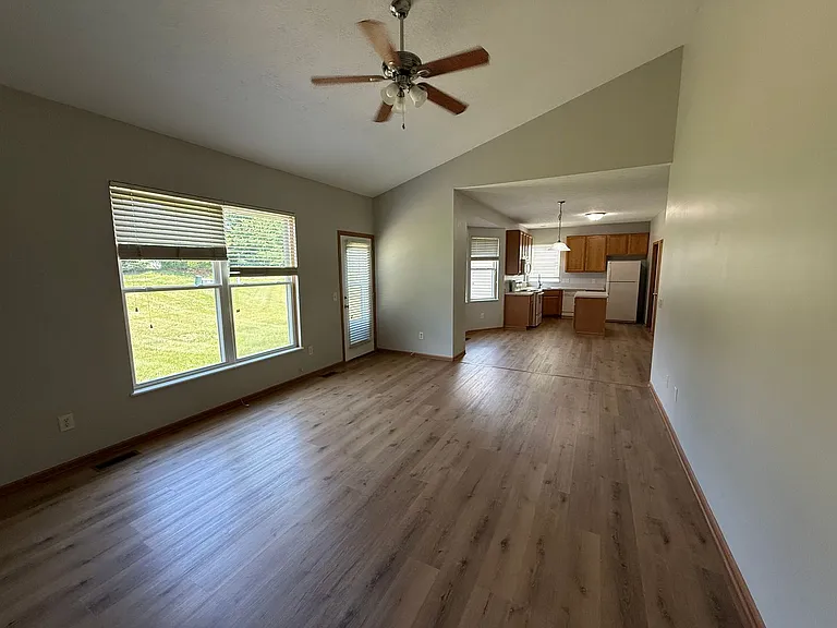 544 Sycamore Dr — Photo 10