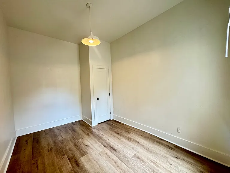 418 Broad St — Photo 17