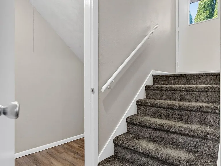 3629 N Leroy Ave — Photo 6