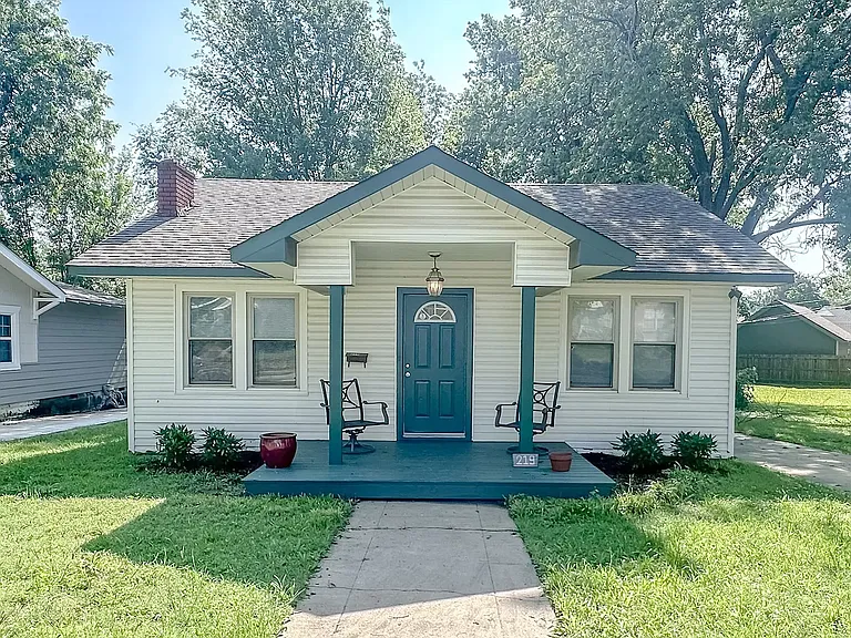 219 S Florence Ave — Photo 1
