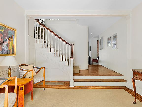 2nd image of 171 E 80th St