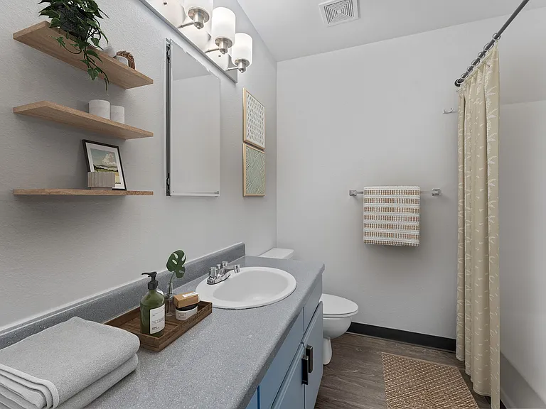 Coronado Glen Apartments — Photo 13