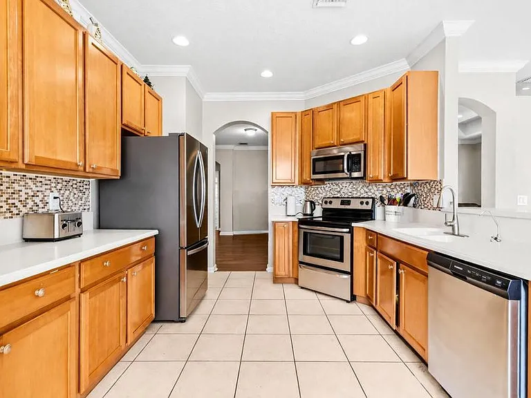 2481 SE Berkshire Blvd — Photo 4