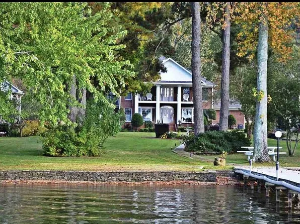 1365 Signal Point Rd, Guntersville, AL 35976