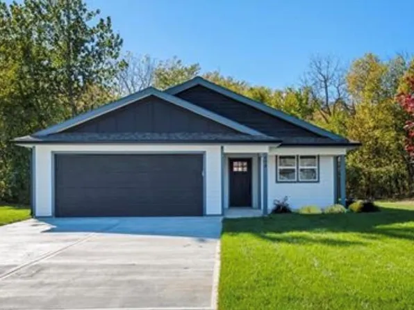 404 Douglas St, Wellsville, KS 66092