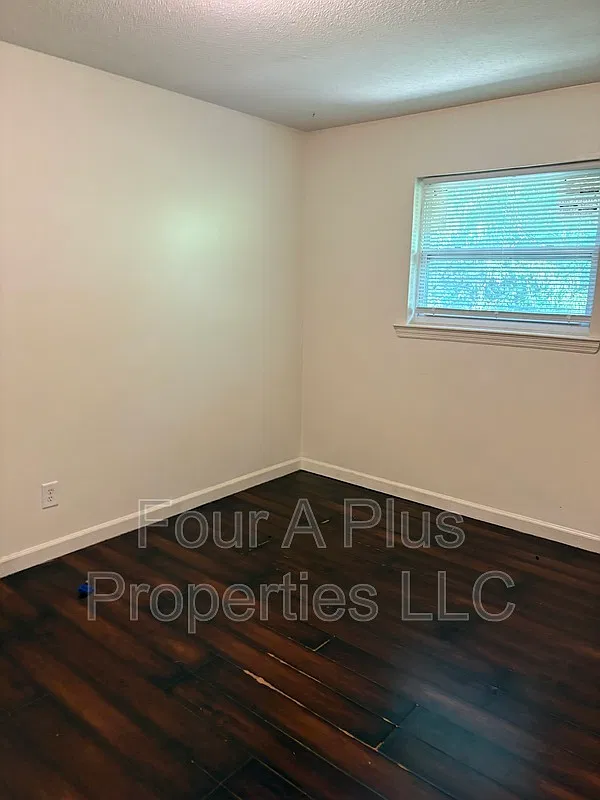 2 bed, 1.0 bath, $1,295 — Photo 4