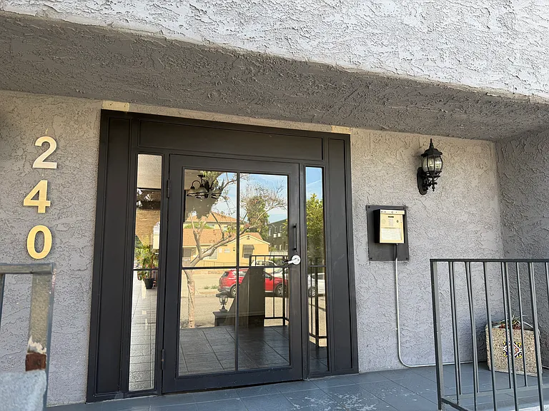 240 W Verdugo Ave #P — Photo 3