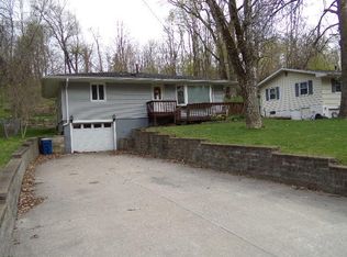 606 Hagerman Dr, Muscatine, IA 52761