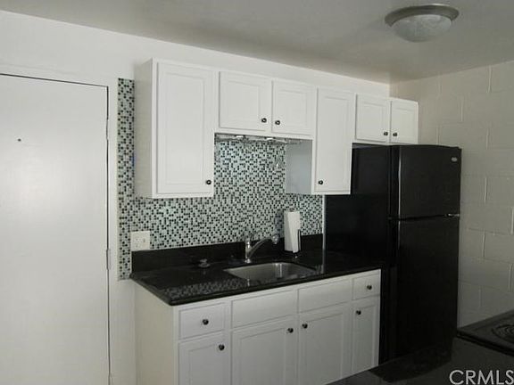 4th image of 225 W 6th St APT 309
