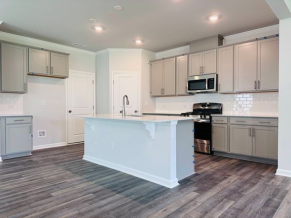 2nd image of 108 Yellow Iris Dr