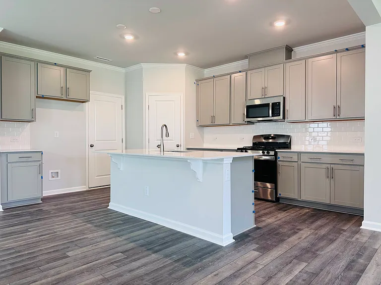 108 Yellow Iris Dr — Photo 2