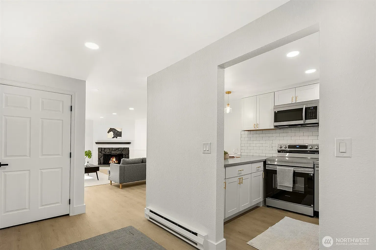 2 bed, 1080 sqft, $2,649 — Photo 2