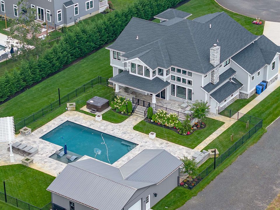 2nd image of 7 Spruce Ct