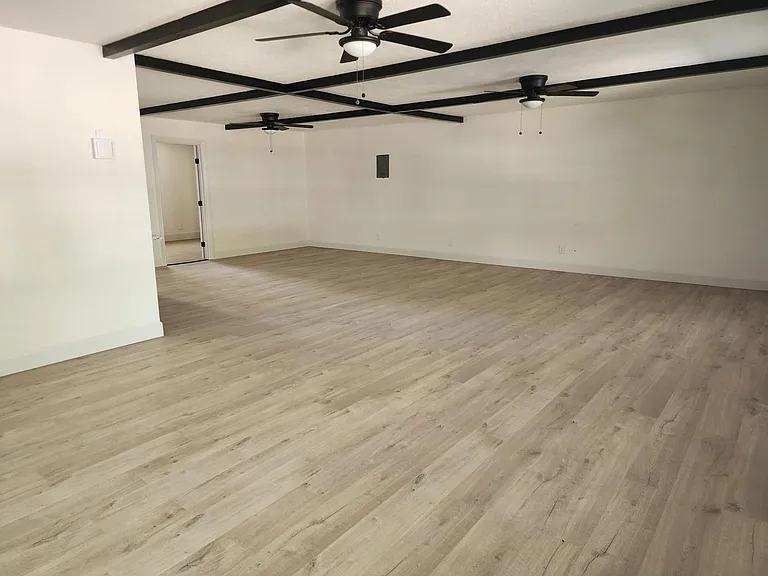 3014 N Garden Ave — Photo 2