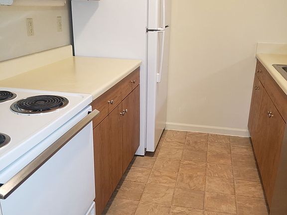 5th image of 1117 W 15th St #101-204
