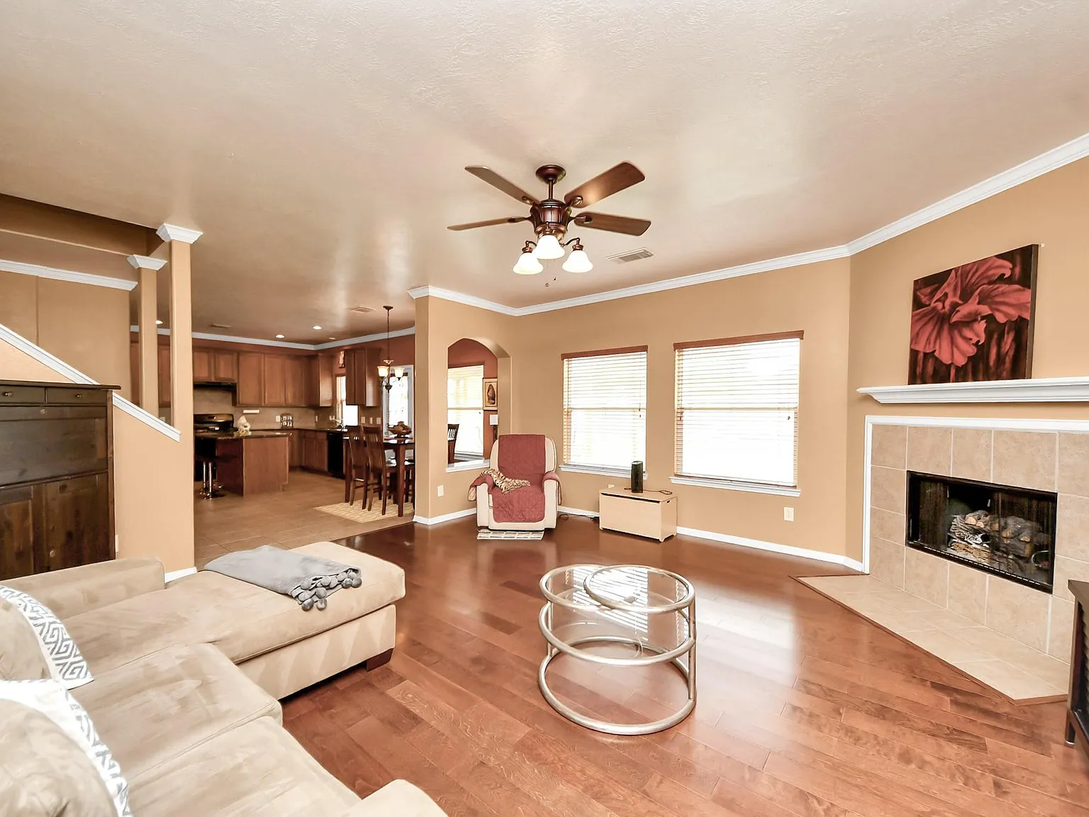 4 bed, 2.5 bath, 2600 sqft, $2,800 — Photo 3