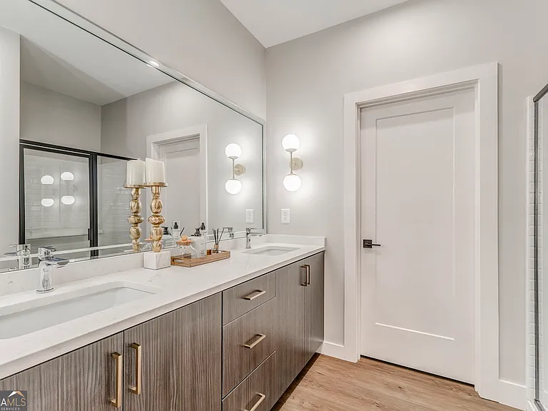 77 Chateau Dr — Photo 36