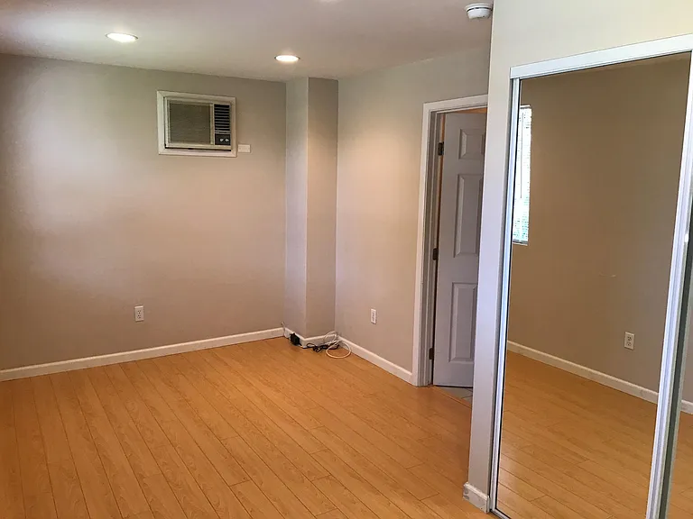 525 N Raymond Ave — Photo 6